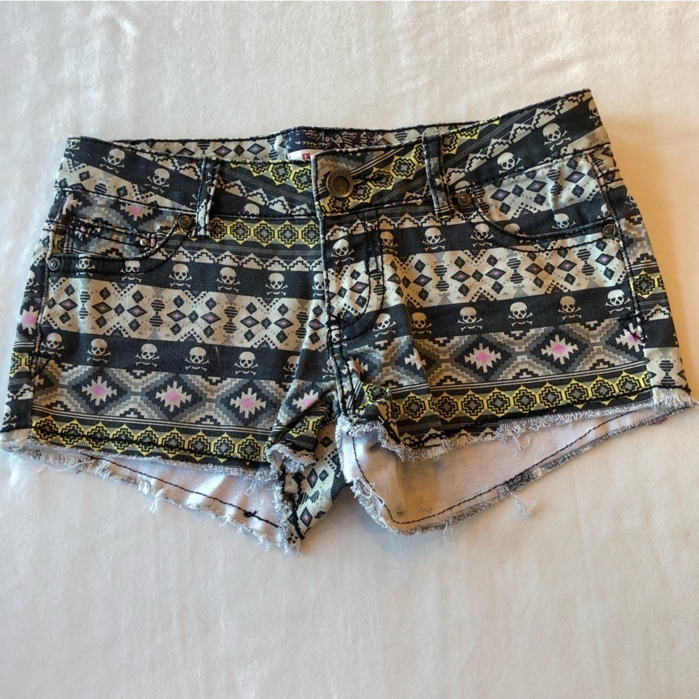 HOT Kiss Cici Geometric & Skulls Pattern Raw Hem Booty Short Shorts Size 3